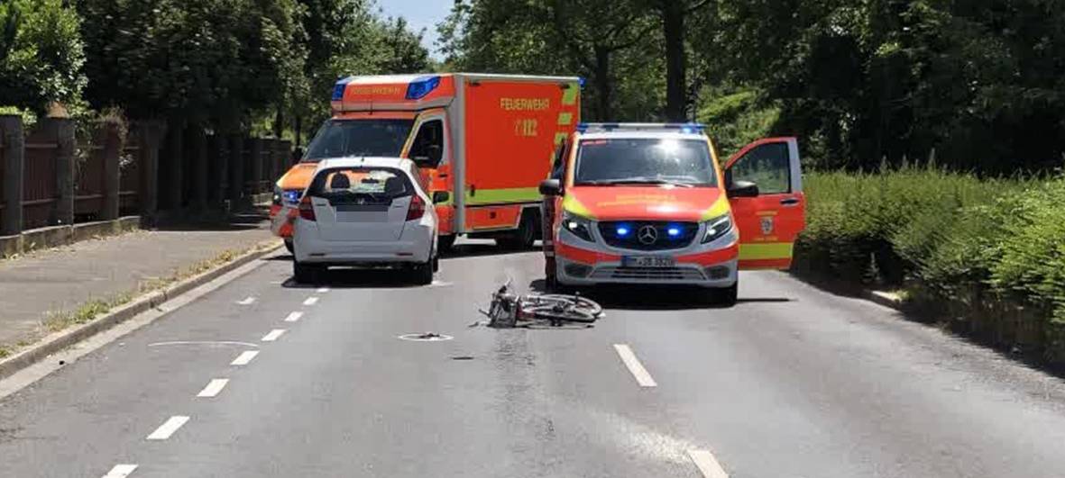 Brühl: 14-jährige Radfahrerin bei Unfall schwer verletzt