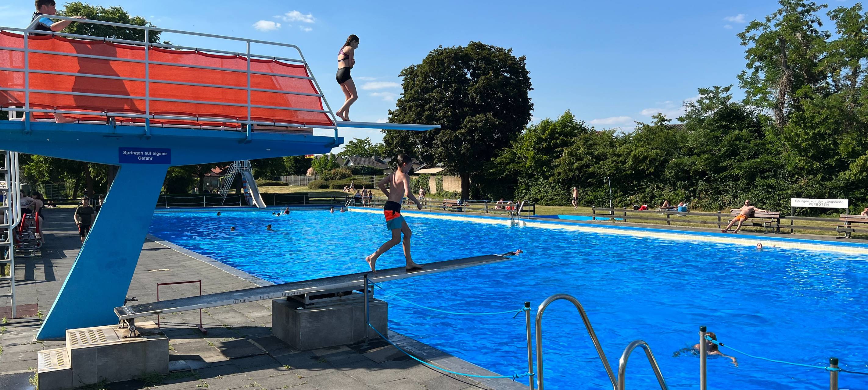 Freibadsaison im Kreis: Bäder in Kierdorf und Bedburg öffnen
