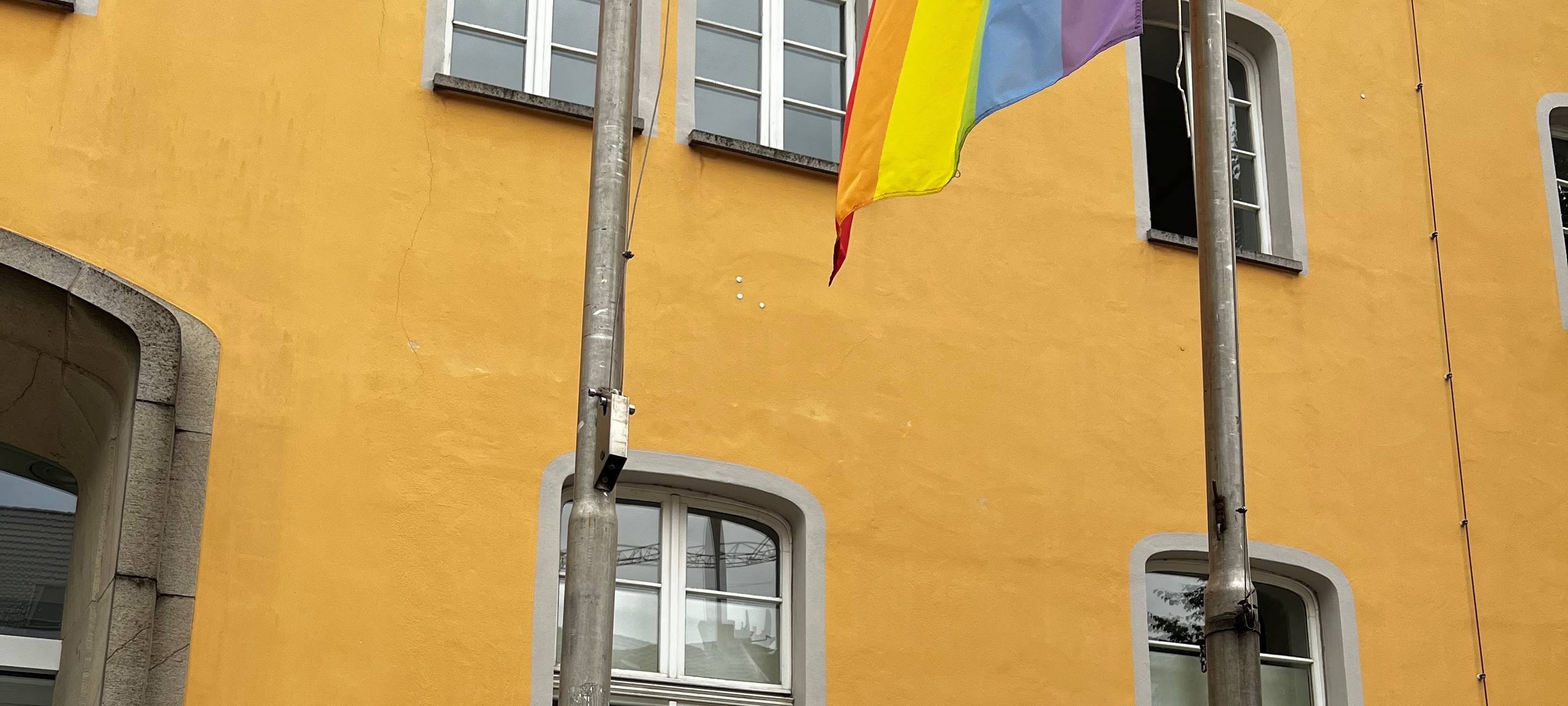 Rhein-Erft: Bürgermeister hissen Flaggen für Frieden