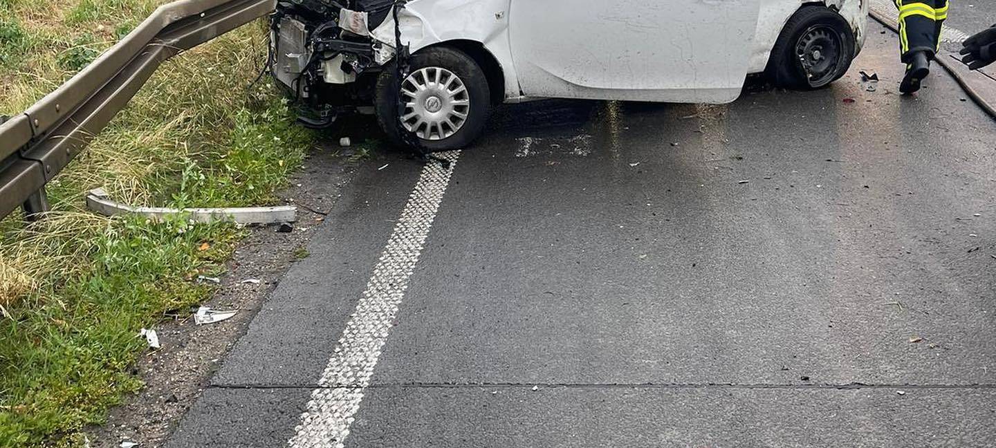 Bergheim/Bedburg: Unfall zwischen Corsa und LKW auf der A61