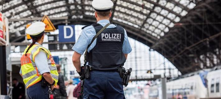 Freilaufende Flusskrebse in S-Bahn bei Köln