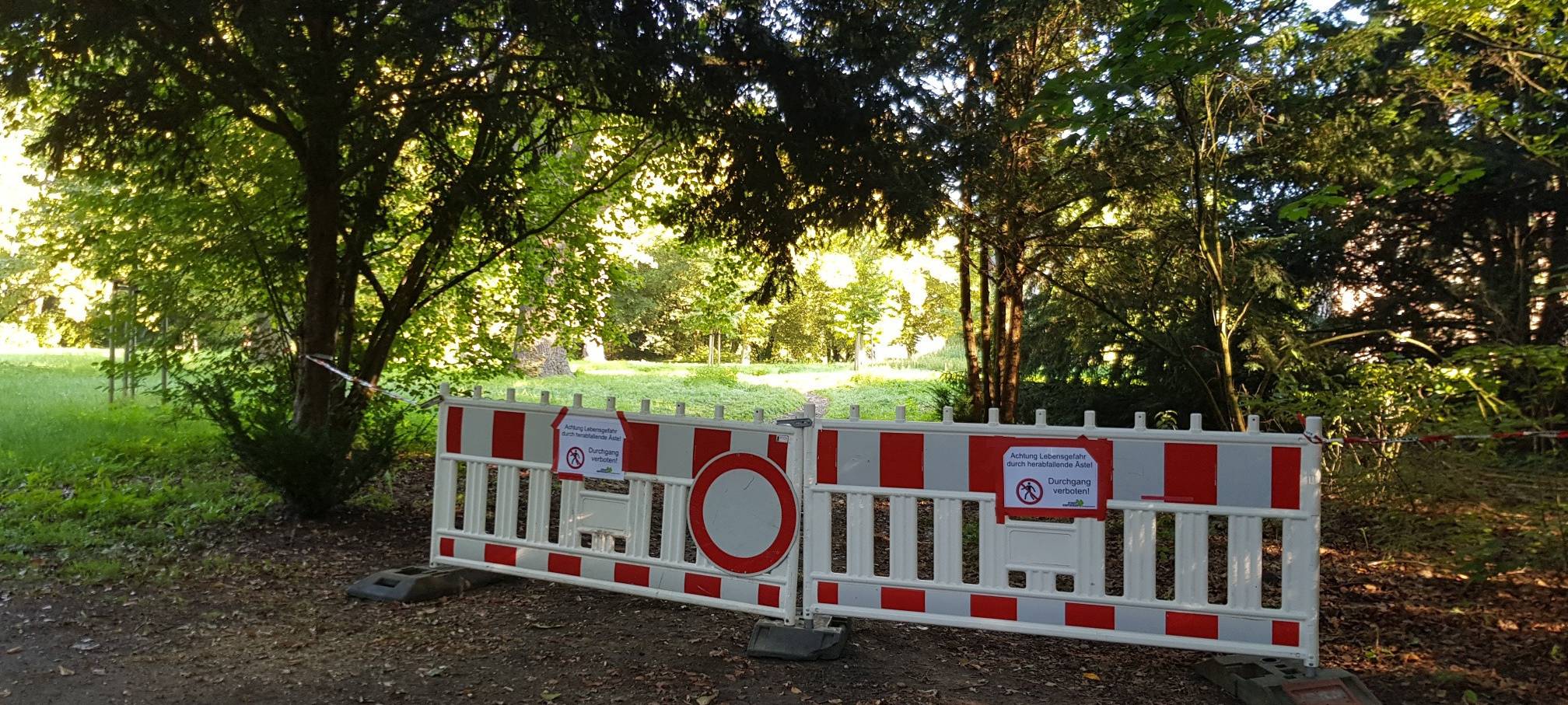 Erftstadt: Weg im Schlosspark Gracht gesperrt