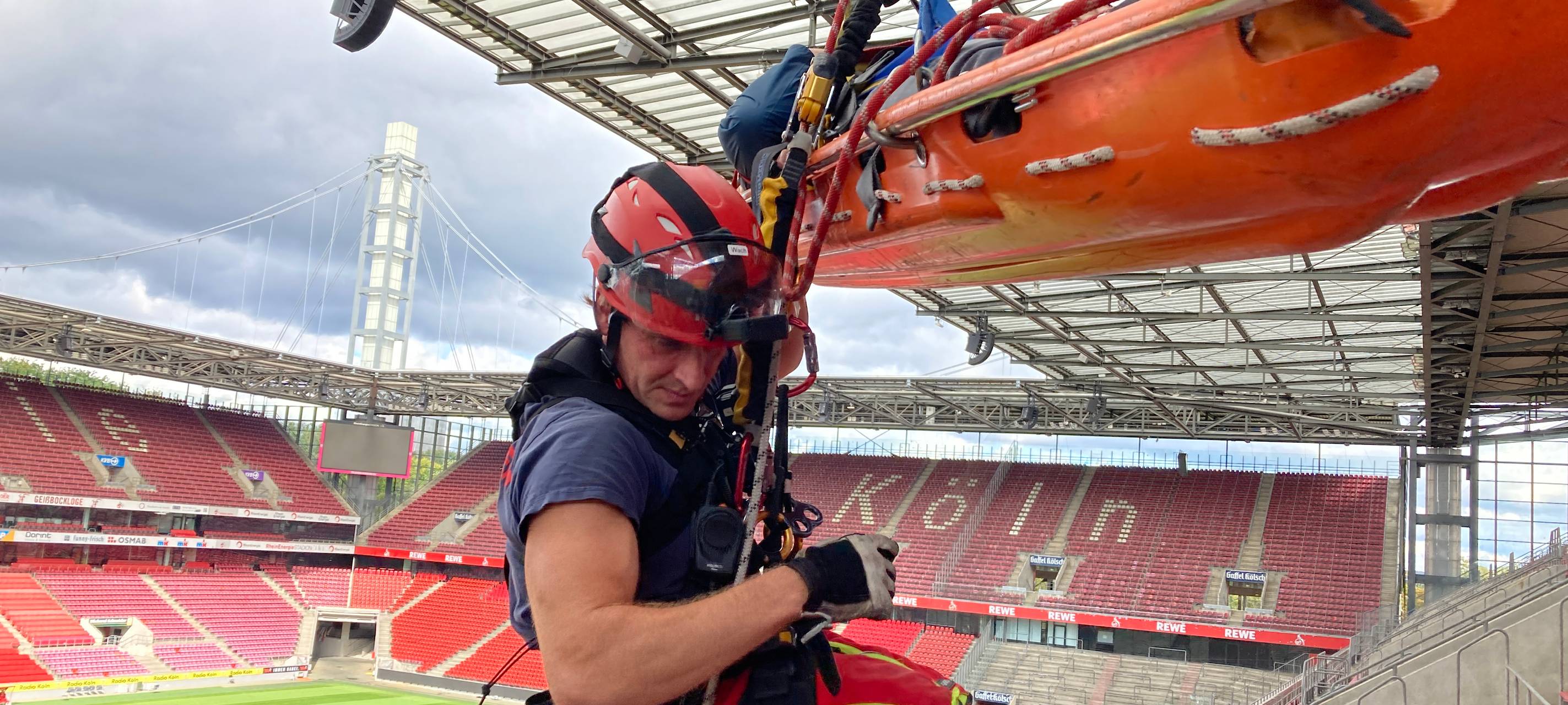 Köln: Höhenretter trainieren Ernstfall im Stadion
