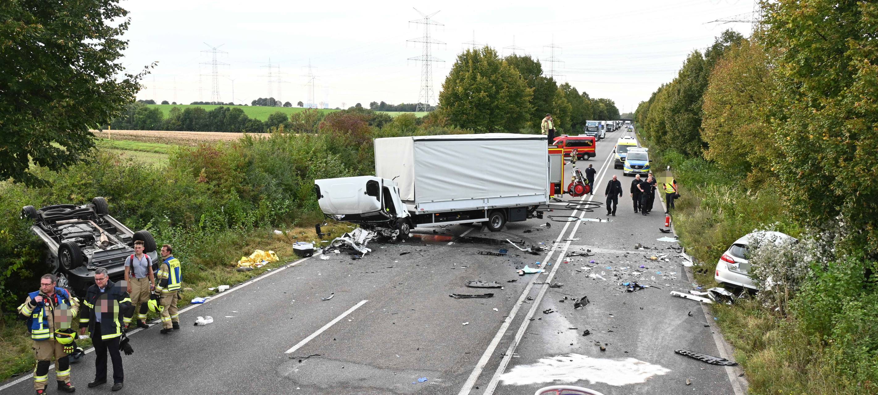 Pulheim: Verheerender Unfall auf der B59 - ein Toter