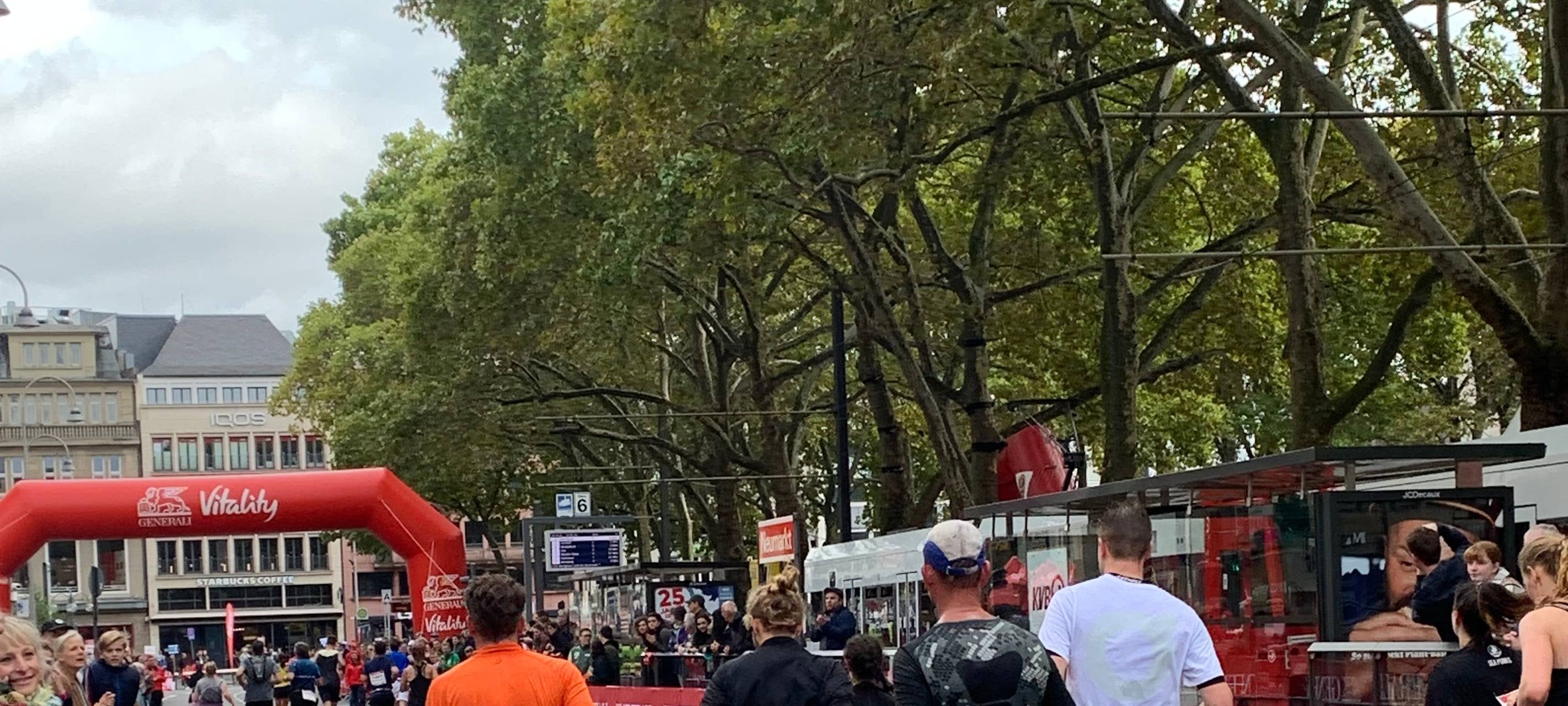 Köln Marathon: Über 30.000 Läufer auf den Straßen unterwegs
