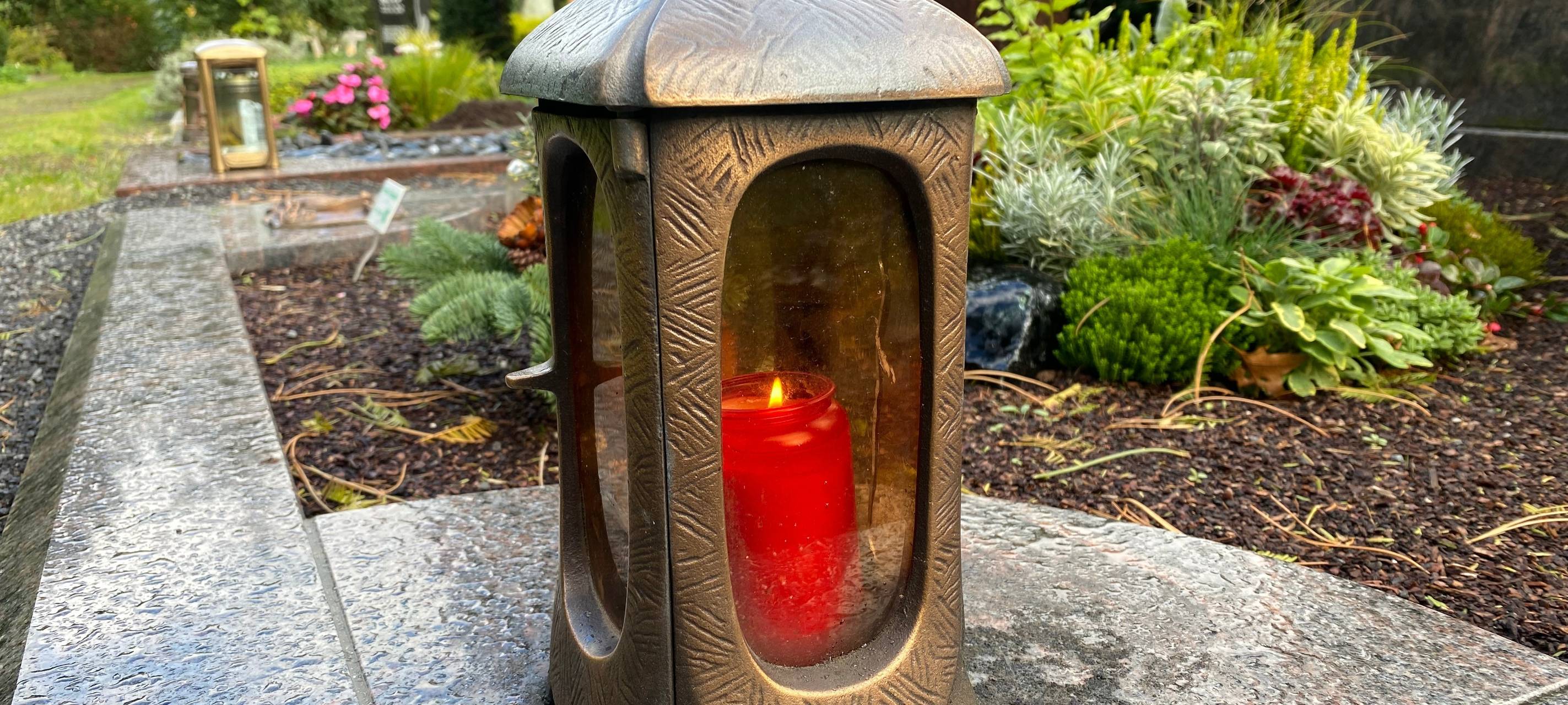 Diebstahl auf Friedhof in Hürth-Efferen