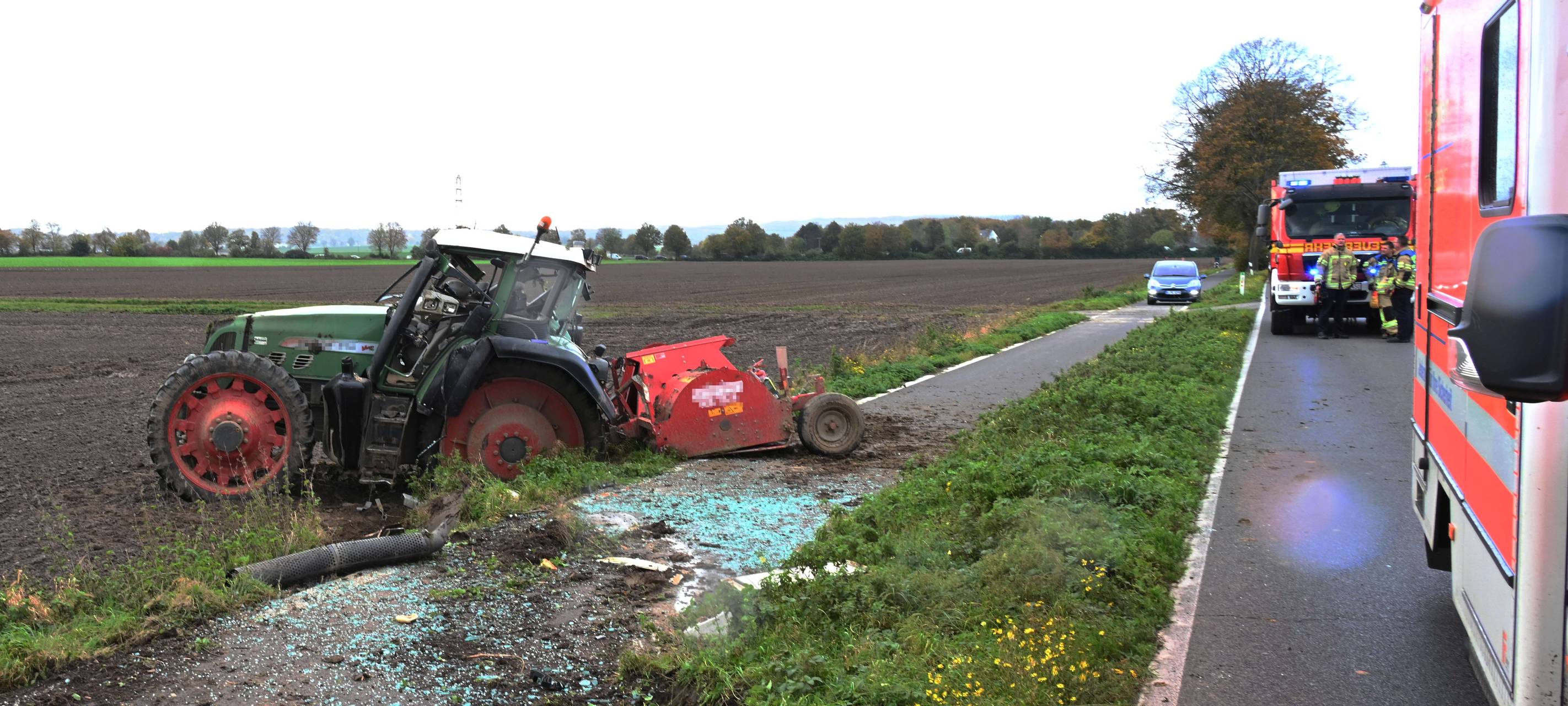 Pulheim: Traktor überschlägt sich bei Brauweiler
