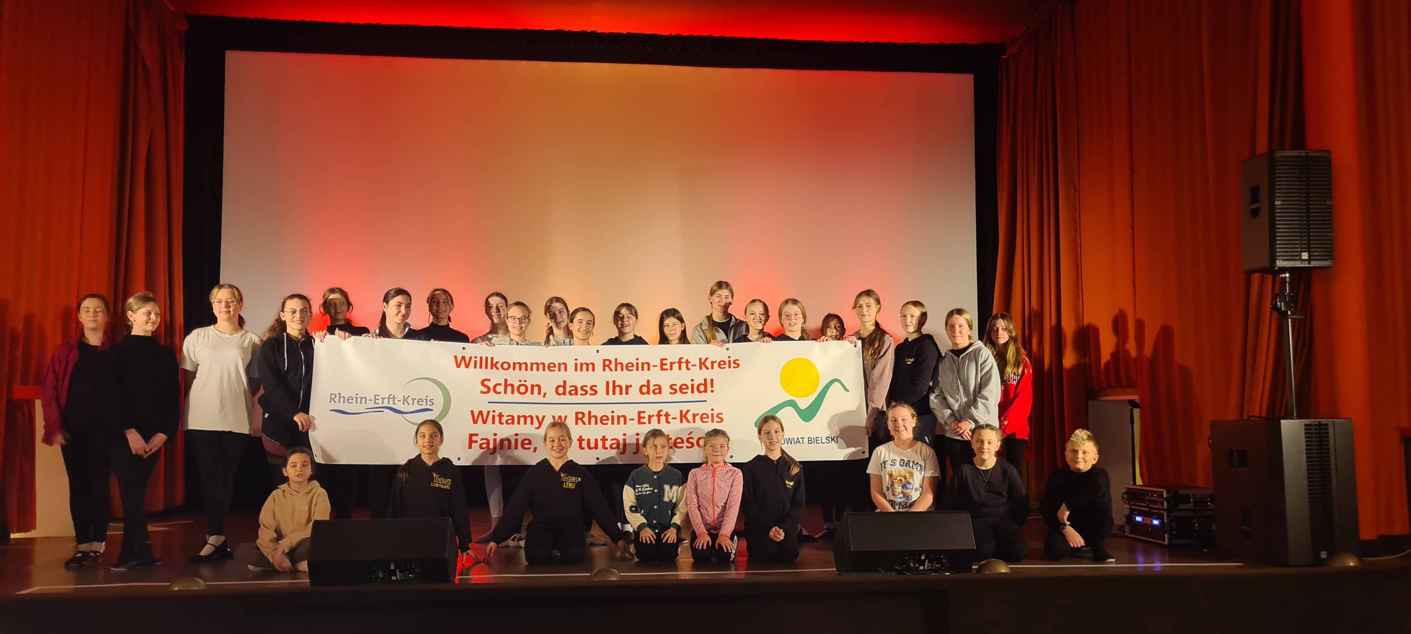 Kerpen: Aufführung von Projekt "Kunst ohne Grenzen"