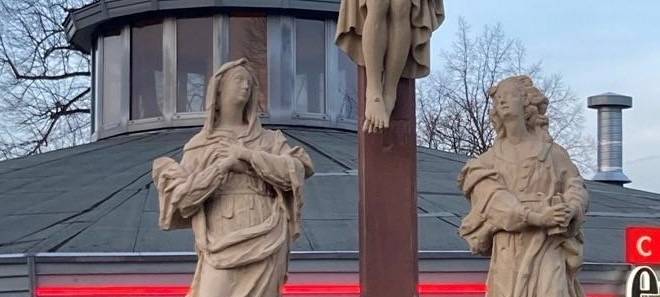 Bergheim: Christusfigur ohne Arm