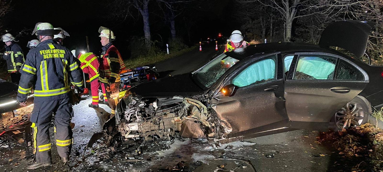 Bergheim: Zwei Schwerverletzte nach Frontalzusammenstoß