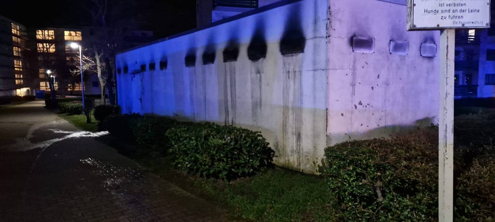 Bergheim: Müllcontainer in Abfallhaus brannten