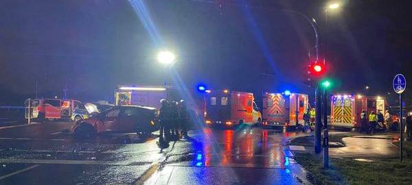 Hürth: Auto überschlägt sich