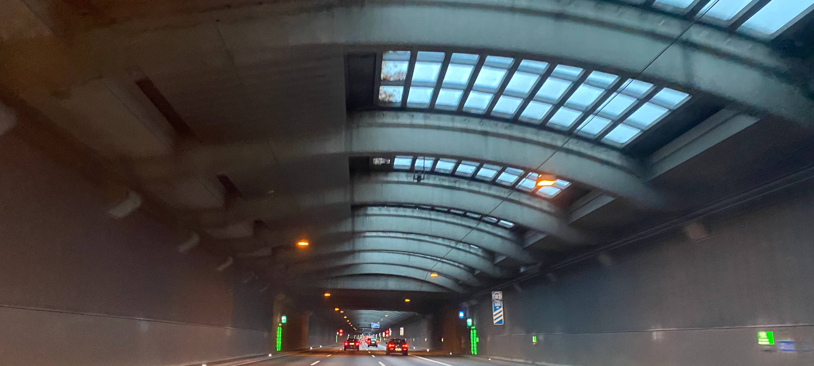 Lange Staus am Tunnel Lövenich