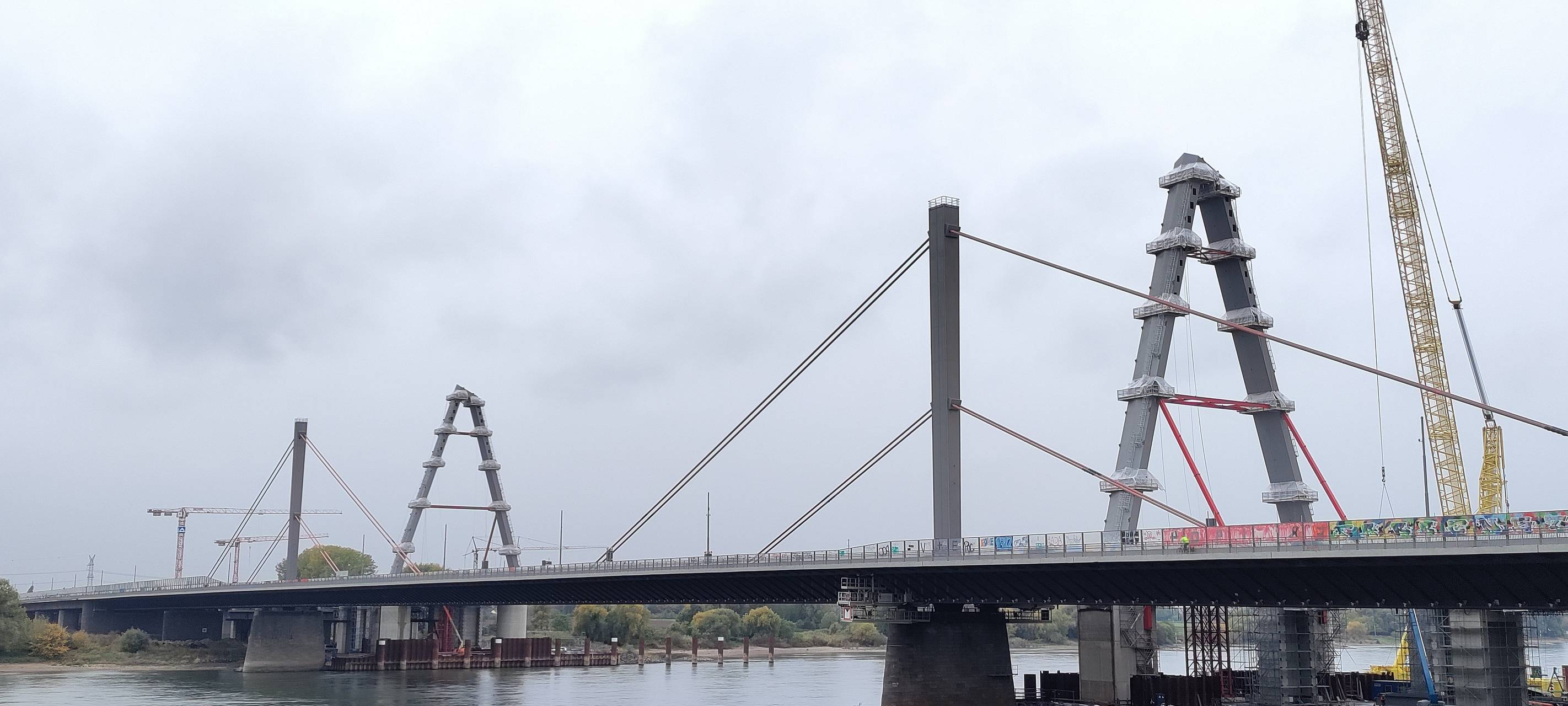 Nach stundenlanger Sperrung: Leverkusener Brücke wieder frei