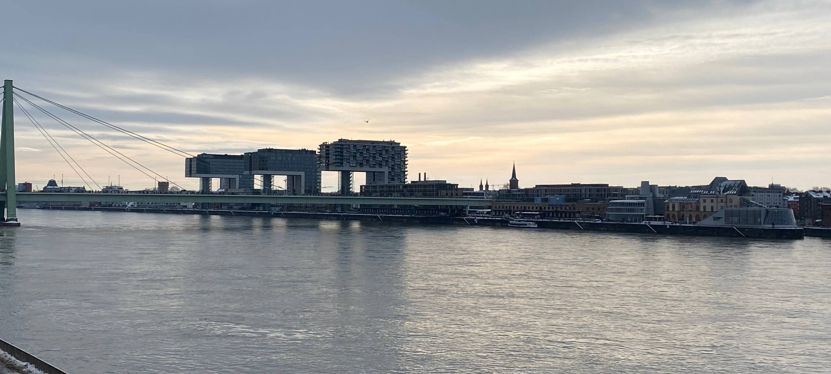 Kerpener rettet junge Frau aus Rhein in Köln