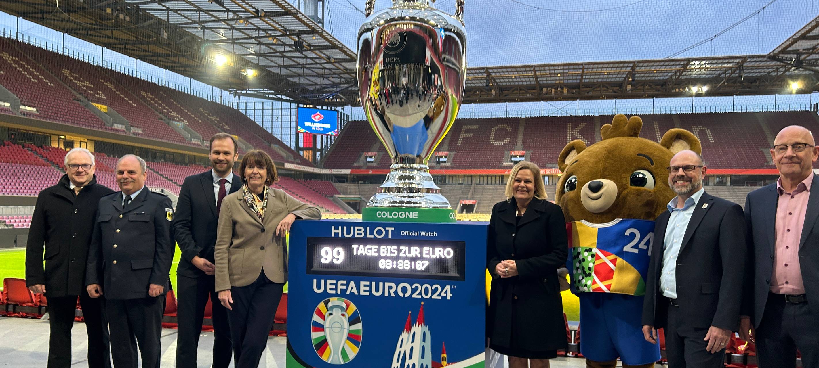Köln: Faeser besucht EM-Stadion