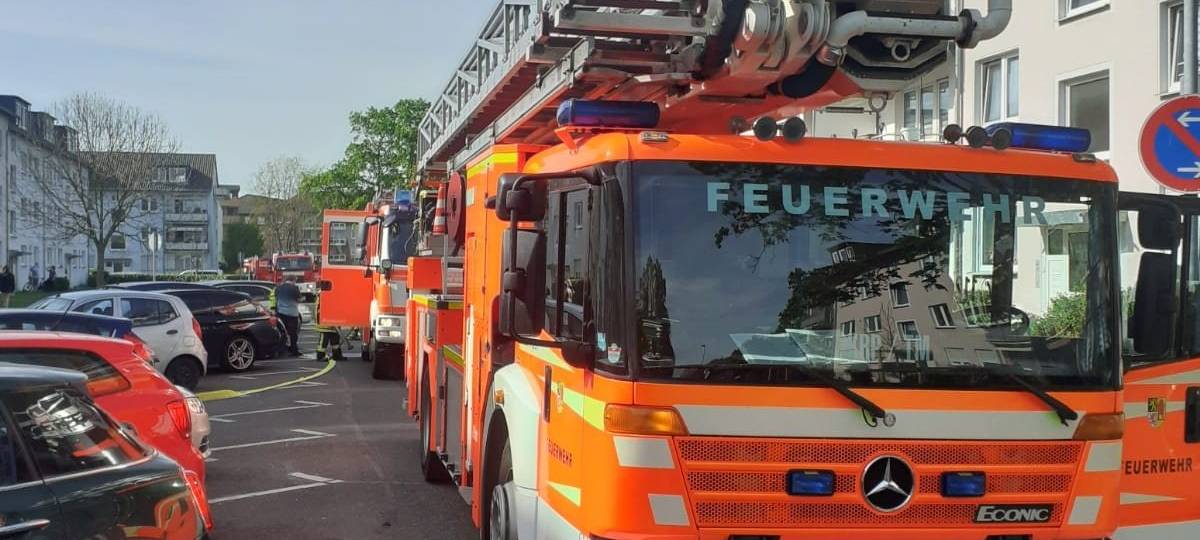Rhein-Erft: Grill und Gartenhecke gehen in Flammen auf