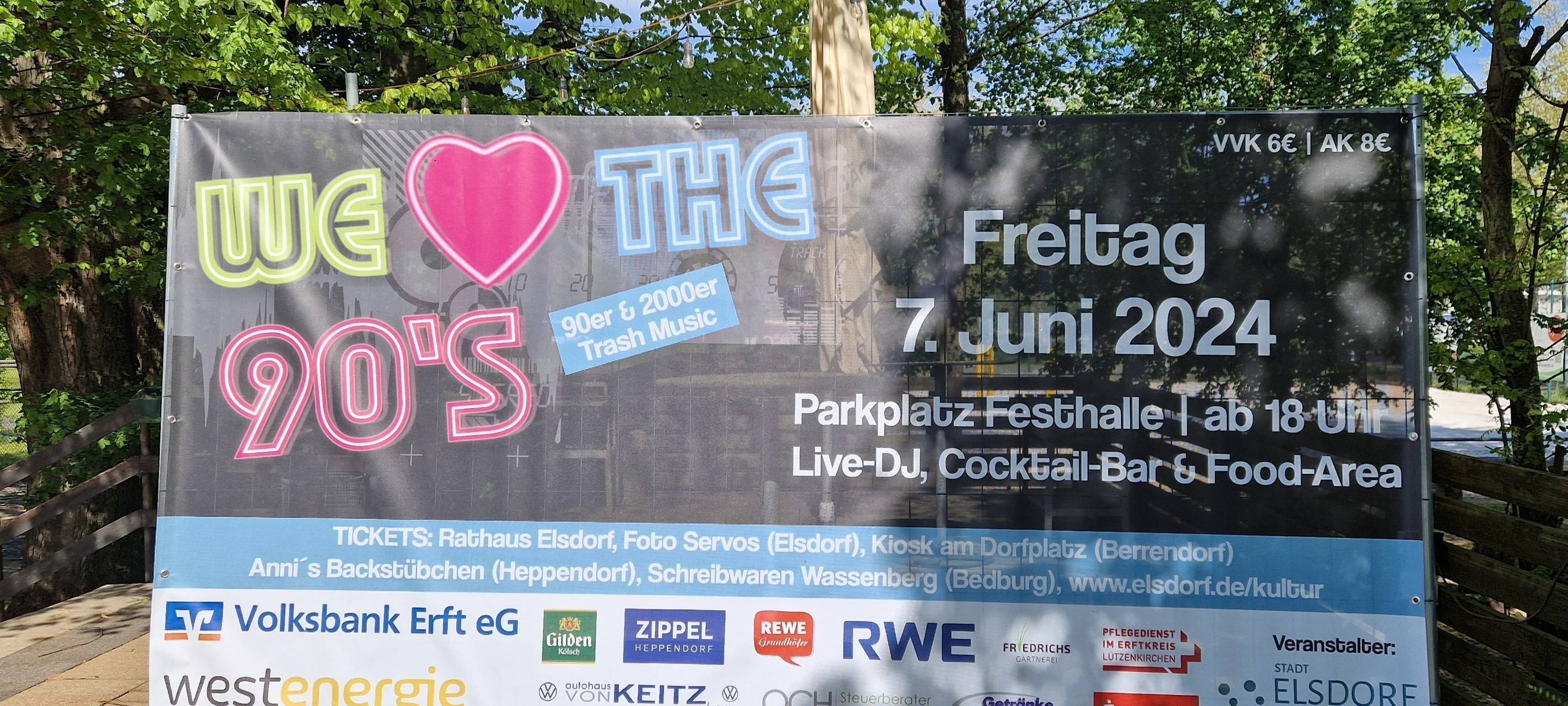 Elsdorf: 90er-Party auf dem Parkplatz