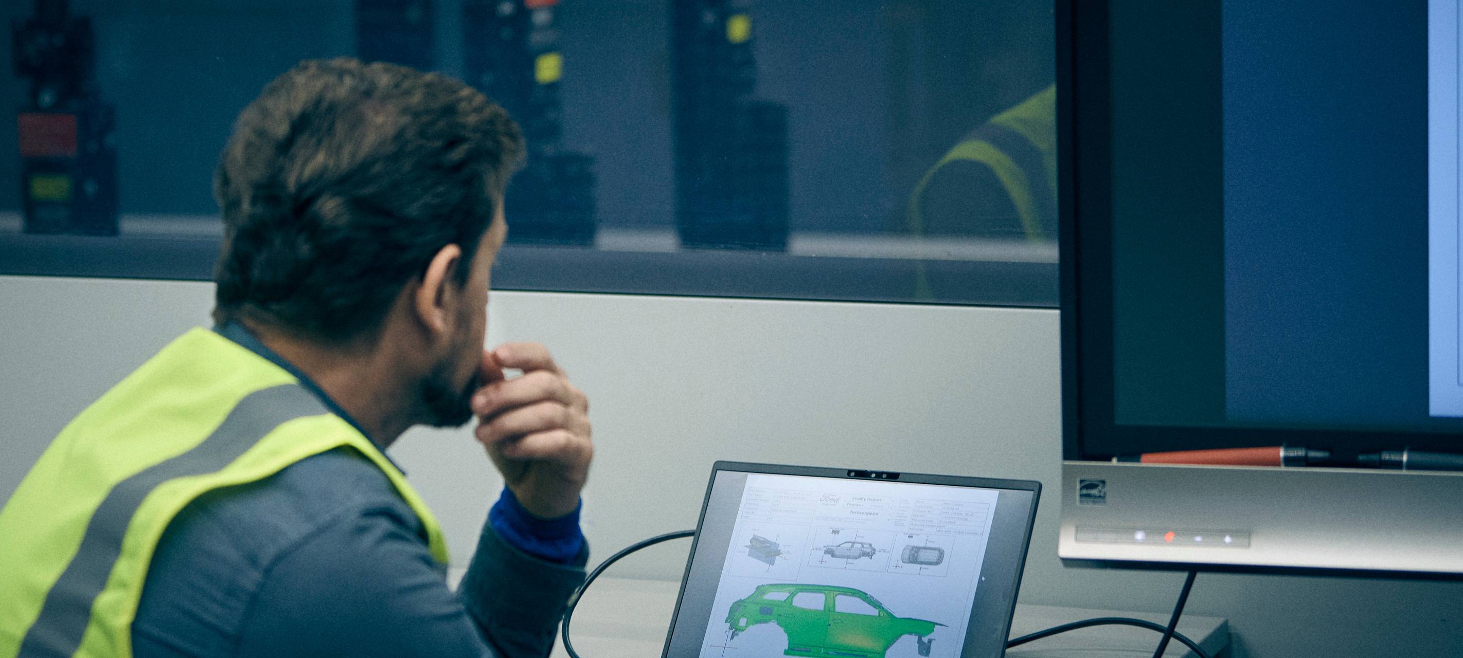 Versammlung zu massivem Stellenabbau bei Ford in Köln