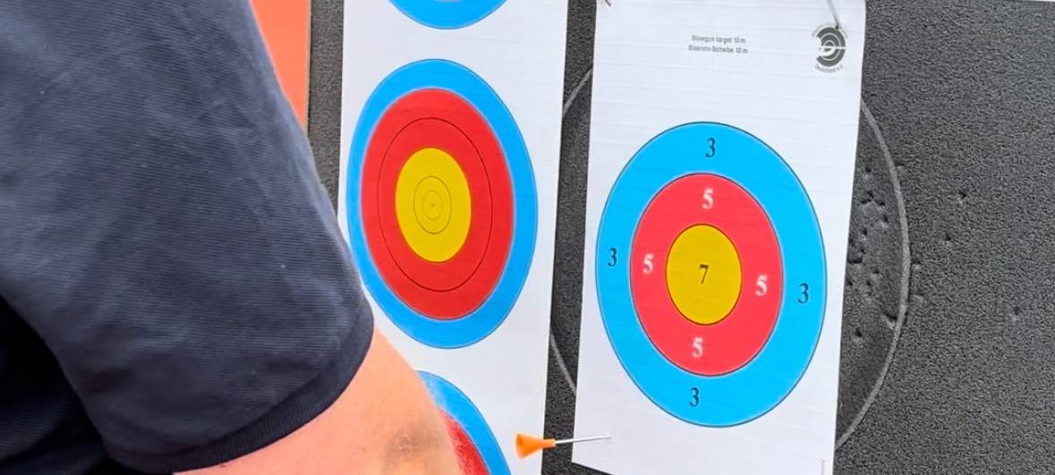 Brühl: Besonderes Hobby - Blasrohrschießen