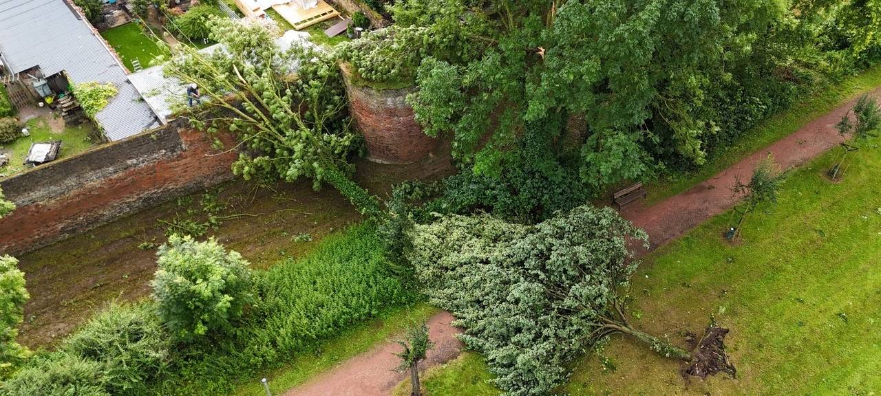 Bedburg: Mutmaßliche Windhose sorgt für große Schäden