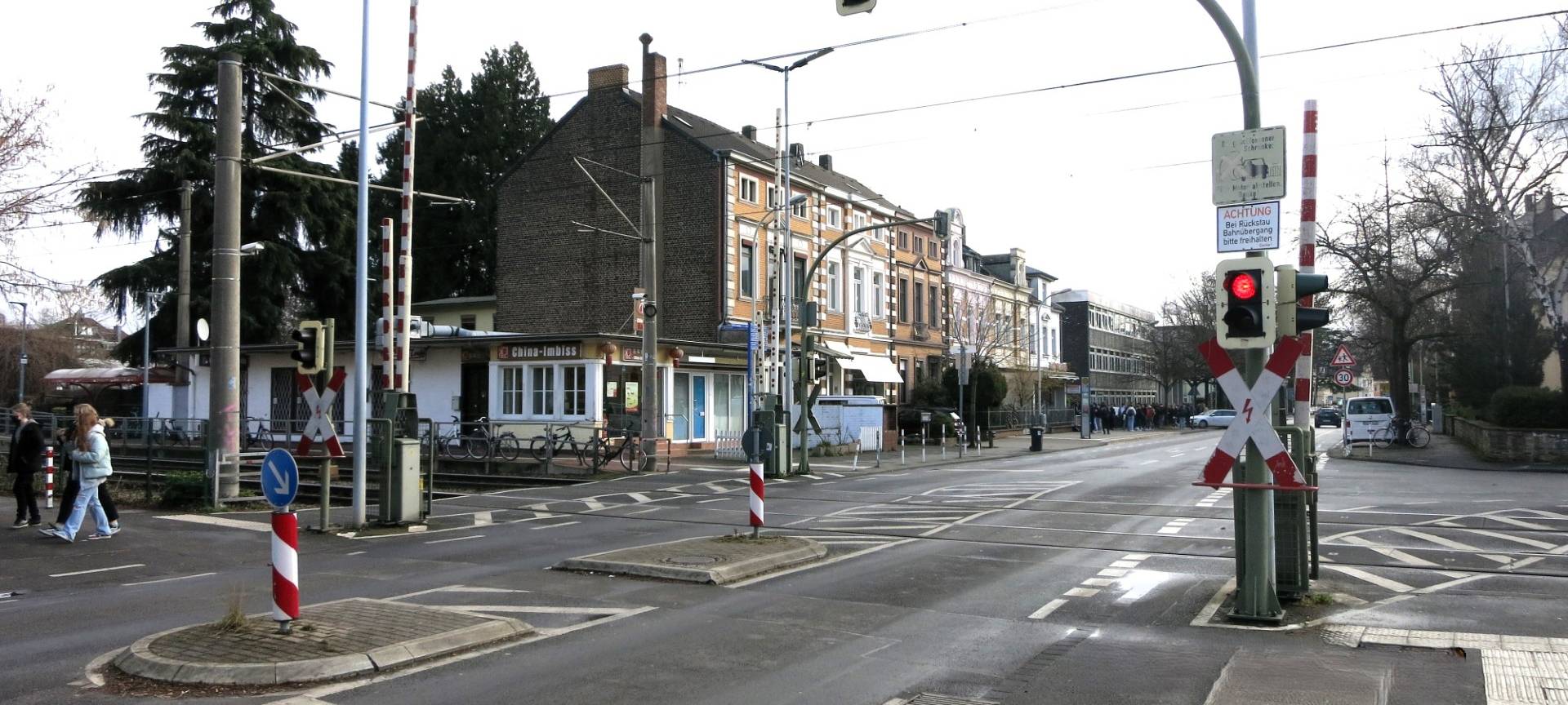 Brühl: Bahnübergang Kaiserstraße ab heute gesperrt