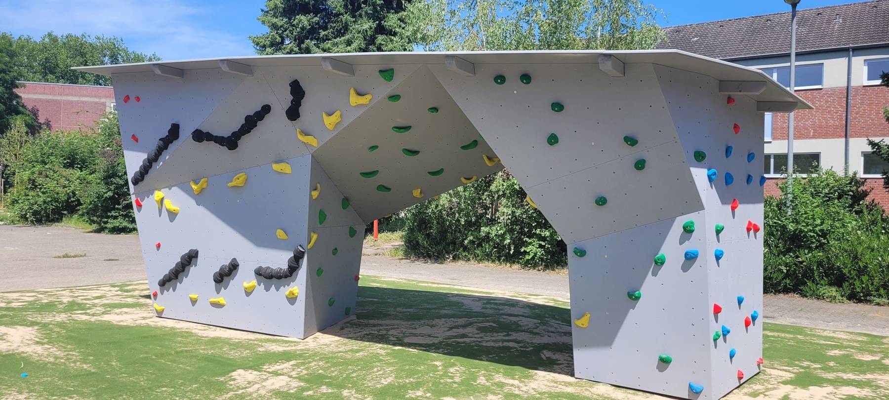 Bedburg: Neue Klettermöglichkeiten beim Schulzentrum