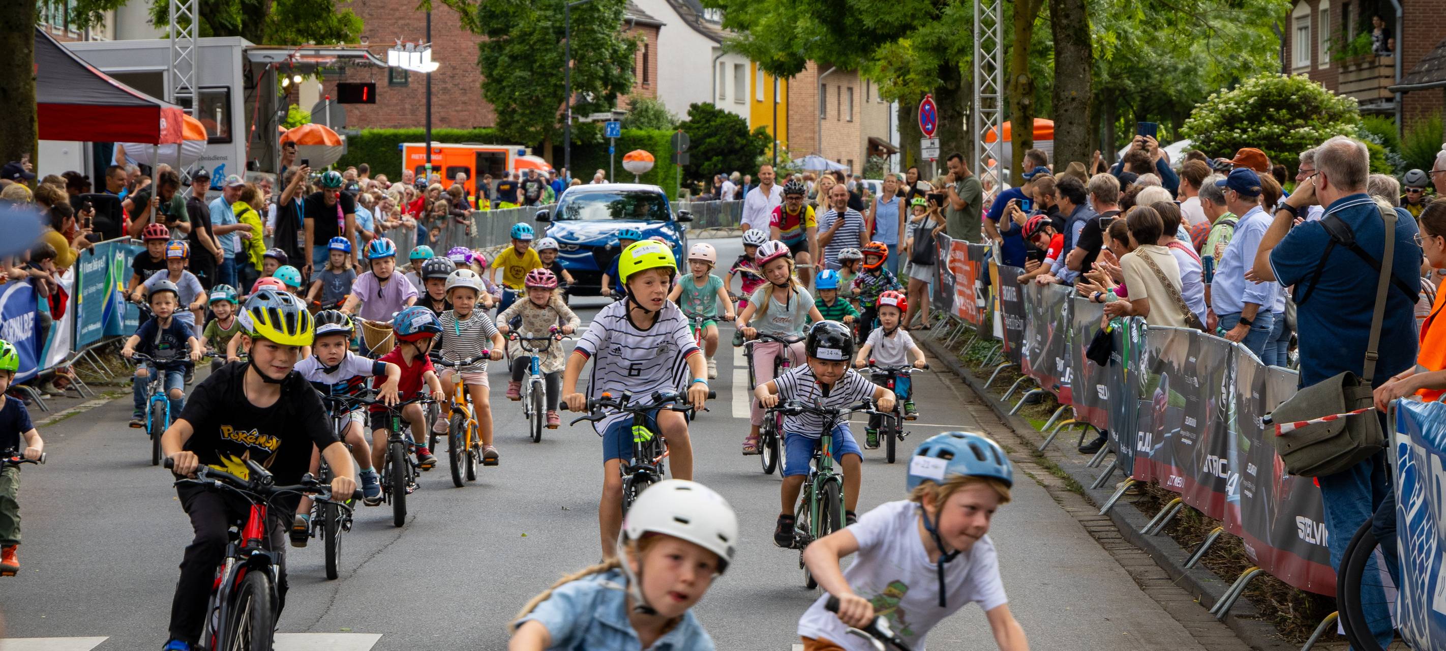 Hürth: Tour-de-France-Teilnehmer beim Radrennen in Stotzheim