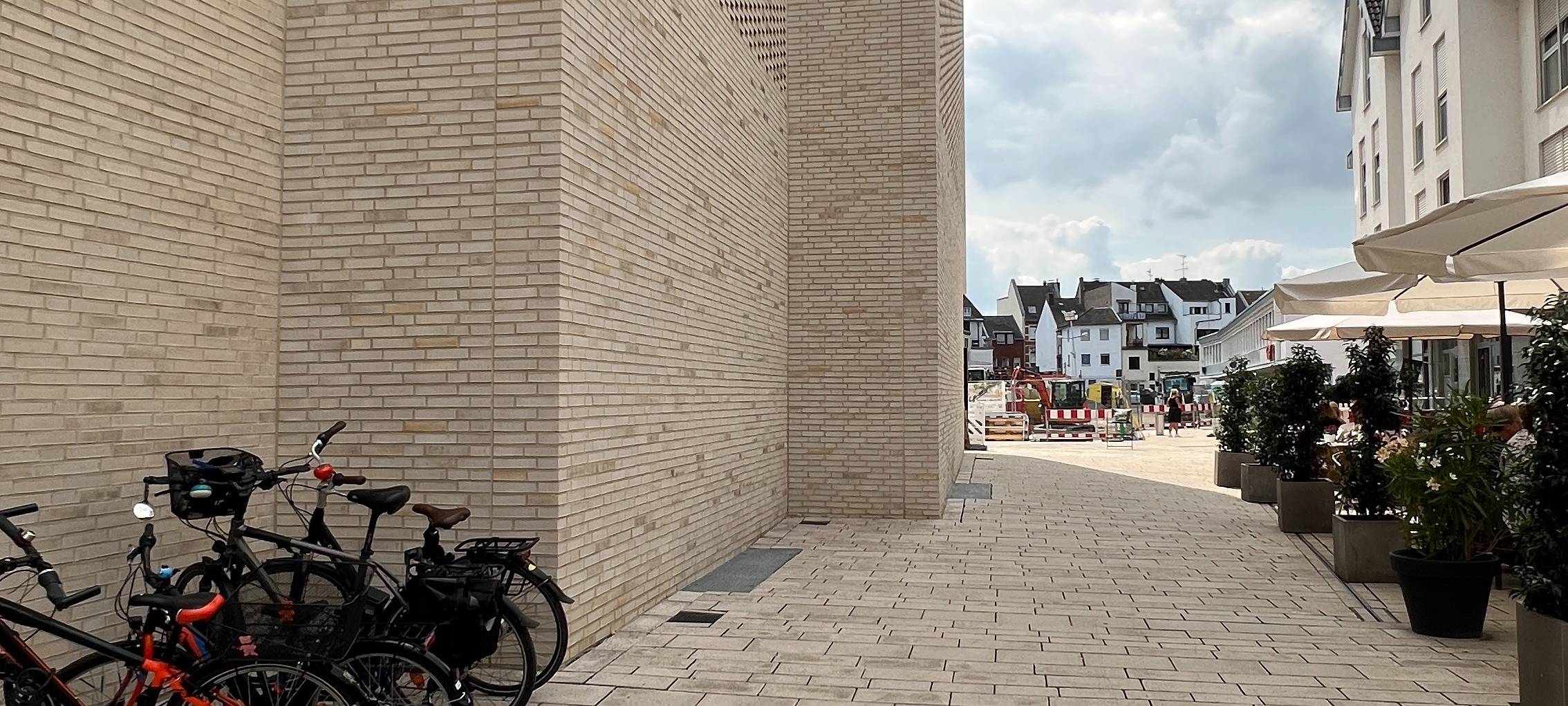 Neugestaltung des Janshofs in Brühl abgeschlossen