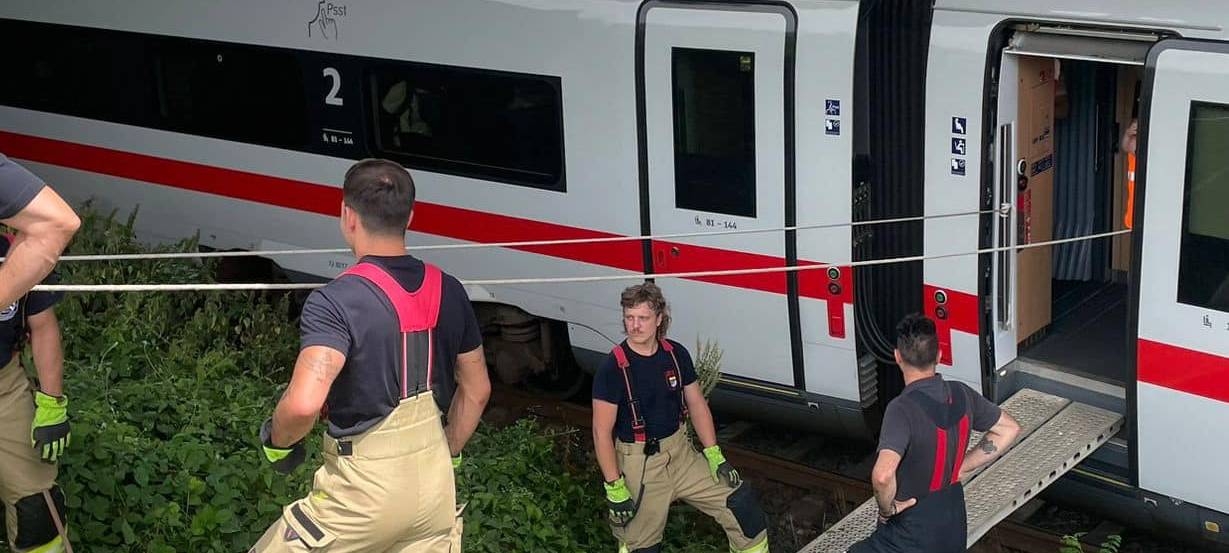 Köln: Hunderte Passagiere müssen stundenlang in Zügen warten
