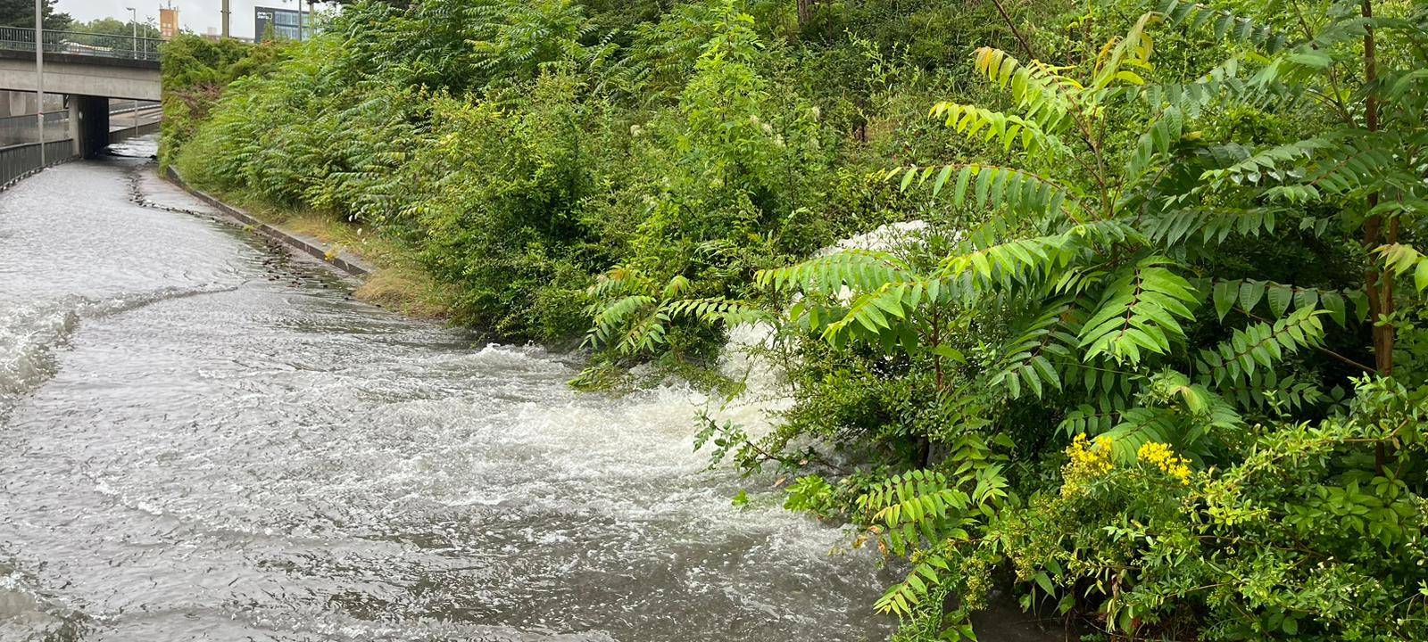 Wesseling: Starkregenfälle: Überschwemmungen und Sperrungen