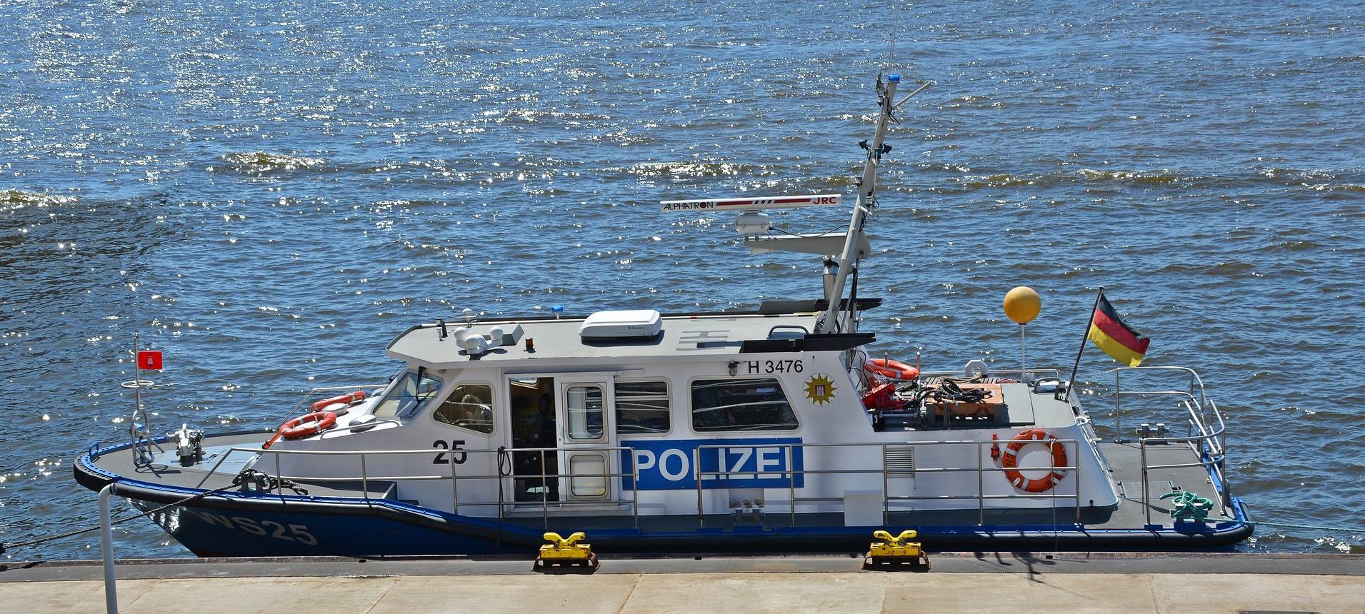 Mann geht auf dem Rhein bei Köln über Bord und stirbt