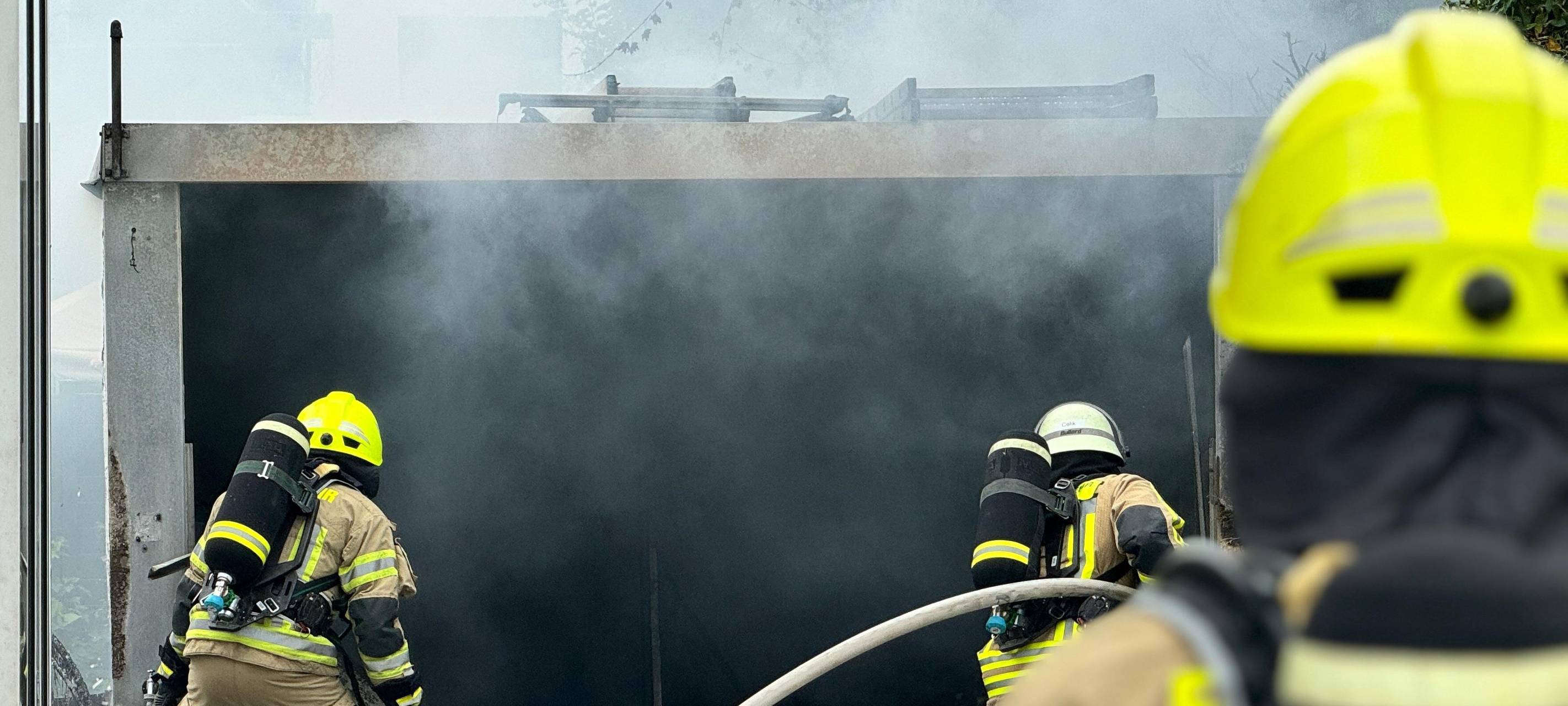 Pulheim: Garagenbrand in Stommeln: Feuerwehr fand Gasflasche