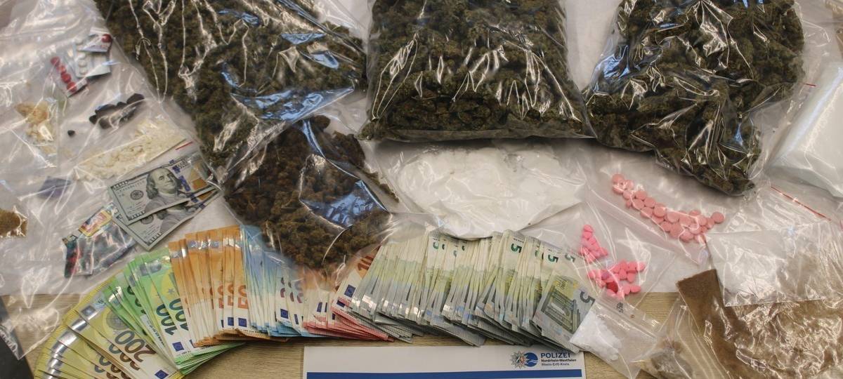 Drogenhunde schlagen in Hürth an