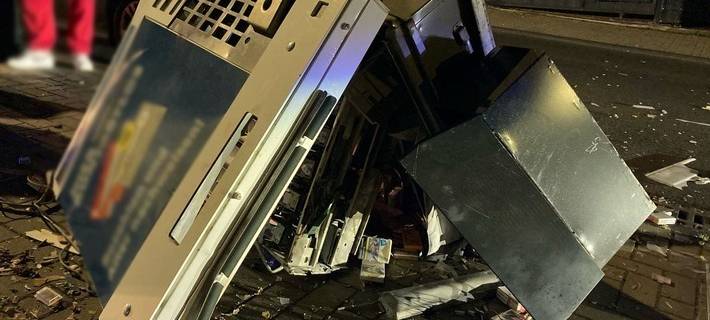 Unbekannte sprengen Automaten in Frechen