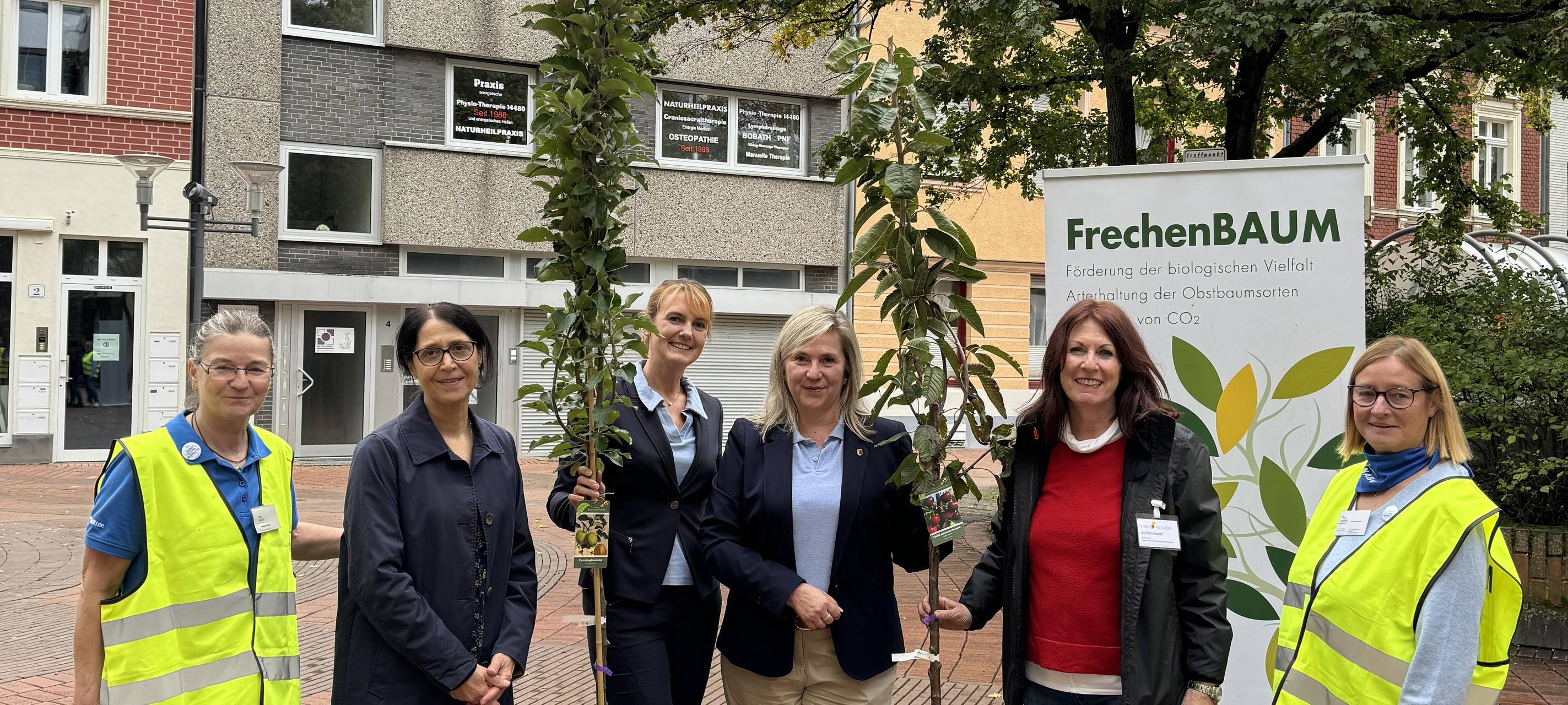 Frechen verschenkt Obstbäume zur Förderung der Biodiversität