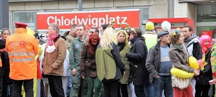 Mit Bus und Bahn zum Karneval