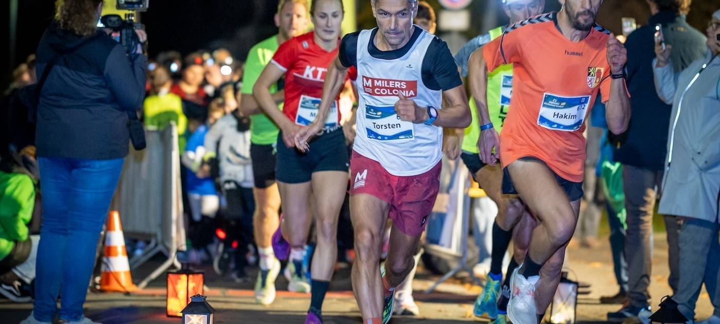 Sport und Weckmänner beim Martinslauf in Kerpen