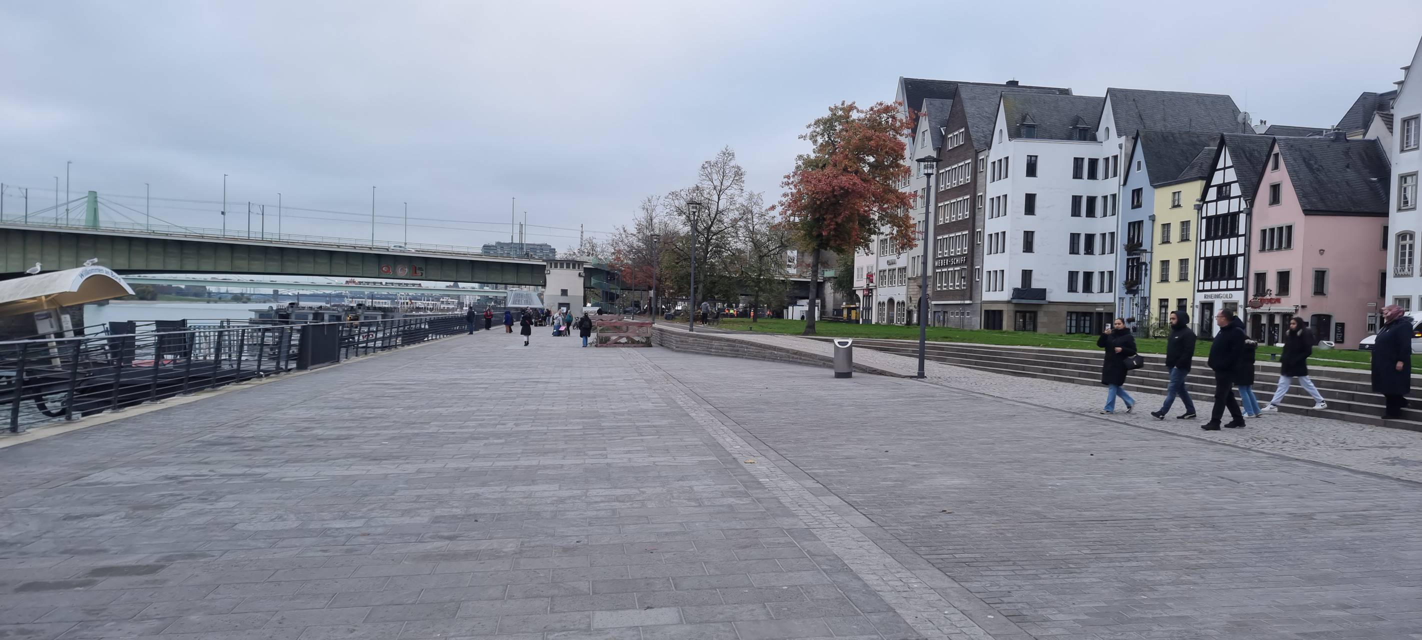 Die neue Kragplatte am Altstadt-Rheinufer in Köln