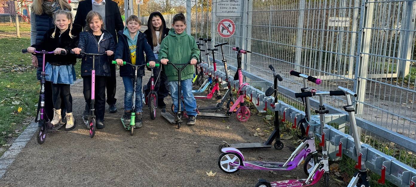 Pulheim: Neue Rollerparkplätze für Grundschüler