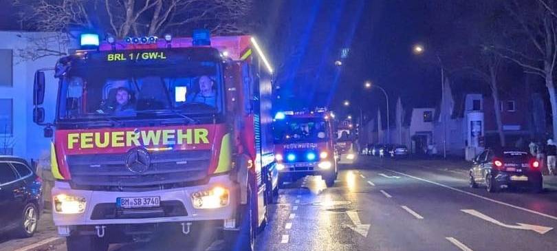 Frau in Brühl von Straßenbahn erfasst