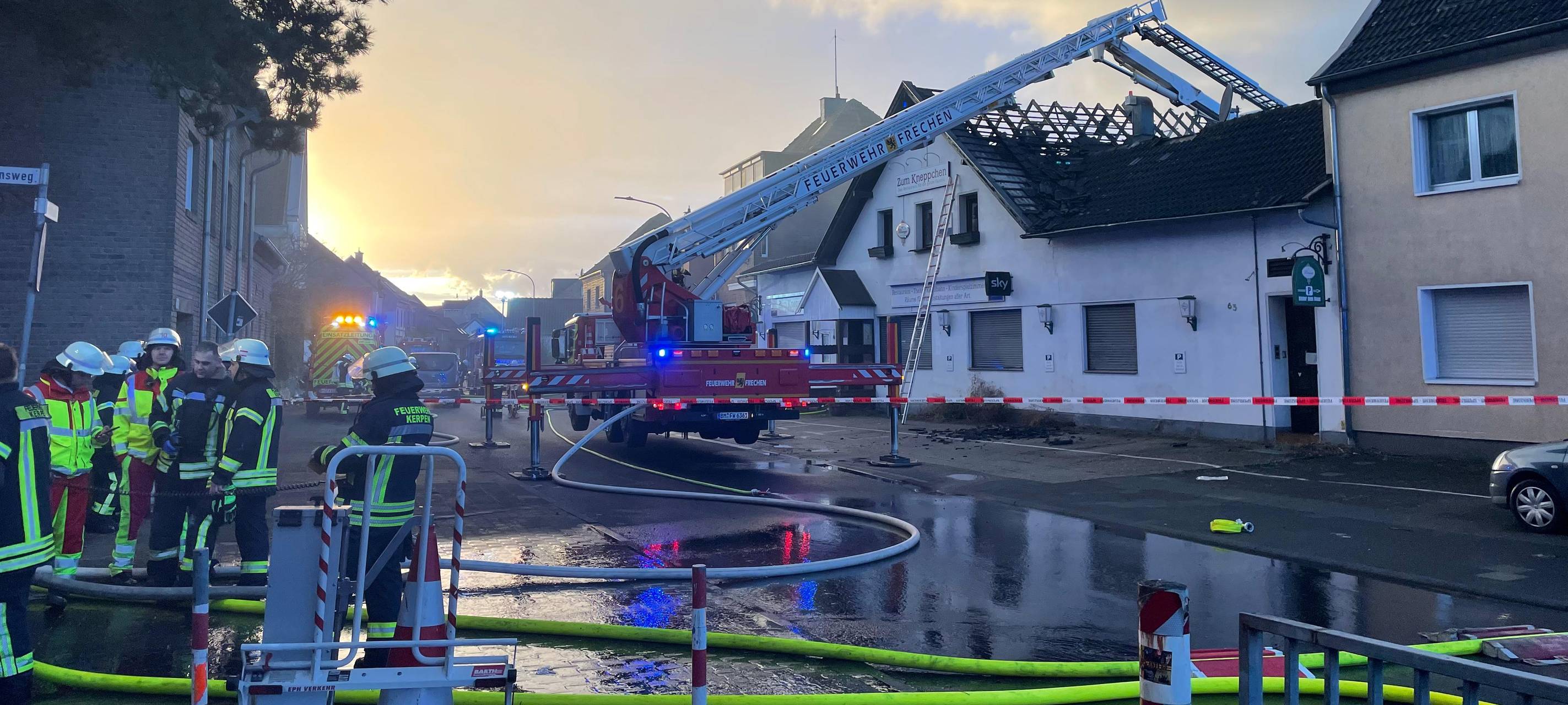 Großbrand in Kerpen: Polizei sucht Jugendliche