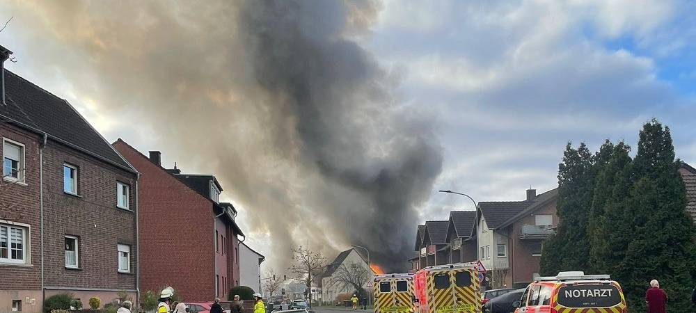 Großbrand in Kerpen: Leerstehendes Gebäude zerstört