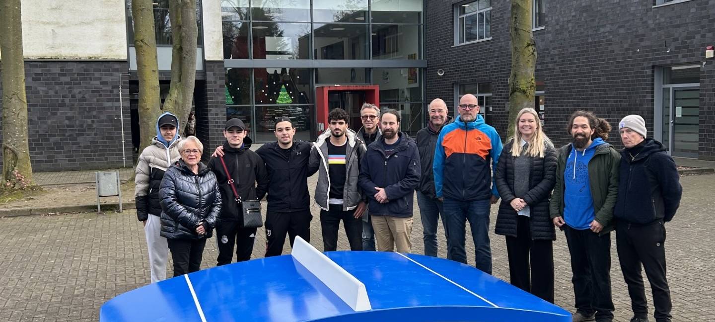 Neue Teqball-Platte an Bedburger Hauptschule