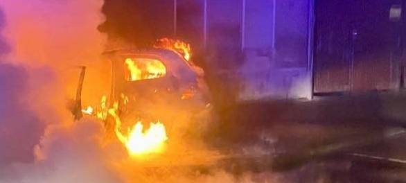 Nächtlicher Autobrand in Bergheim-Oberaußem