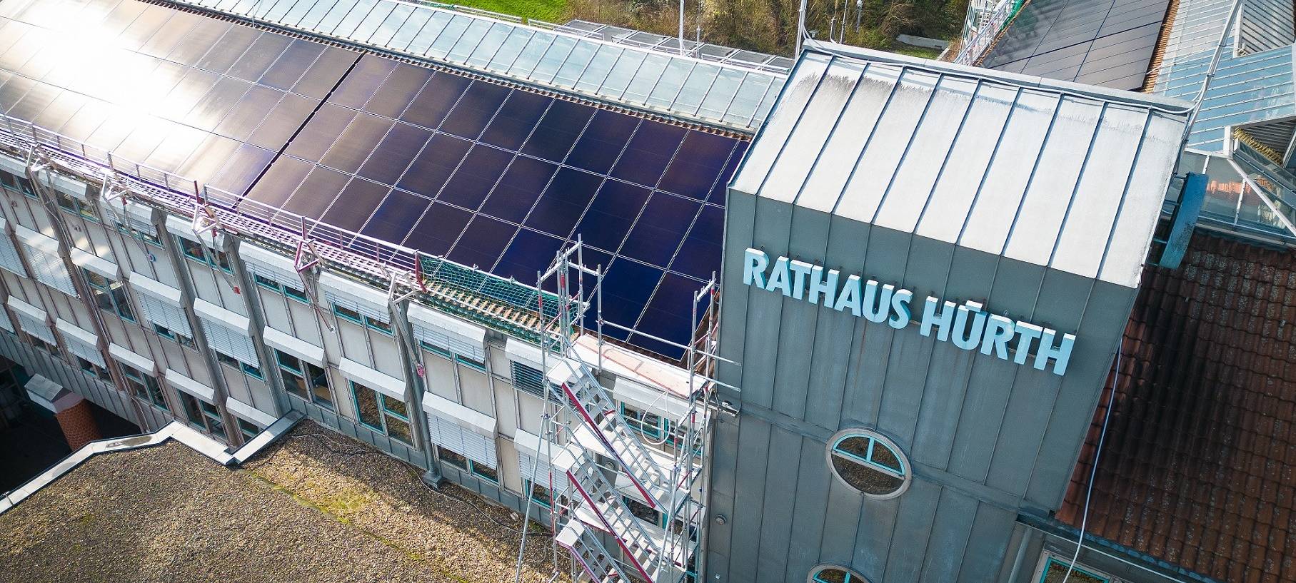 Hürther Rathaus nutzt Solarstrom vom eigenen Dach