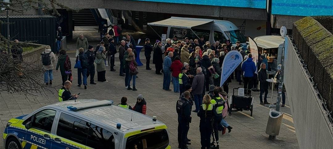 Reul besucht Kölner Ebertplatz
