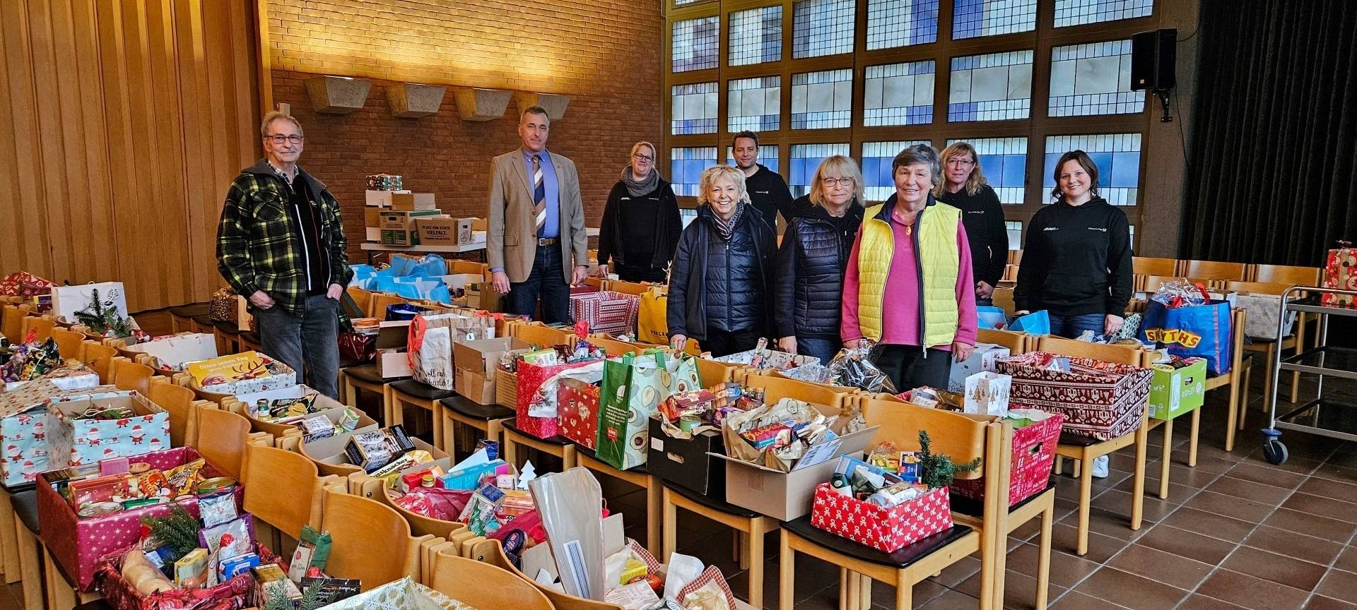 Über 300 Weihnachtskisten in Wesseling verteilt