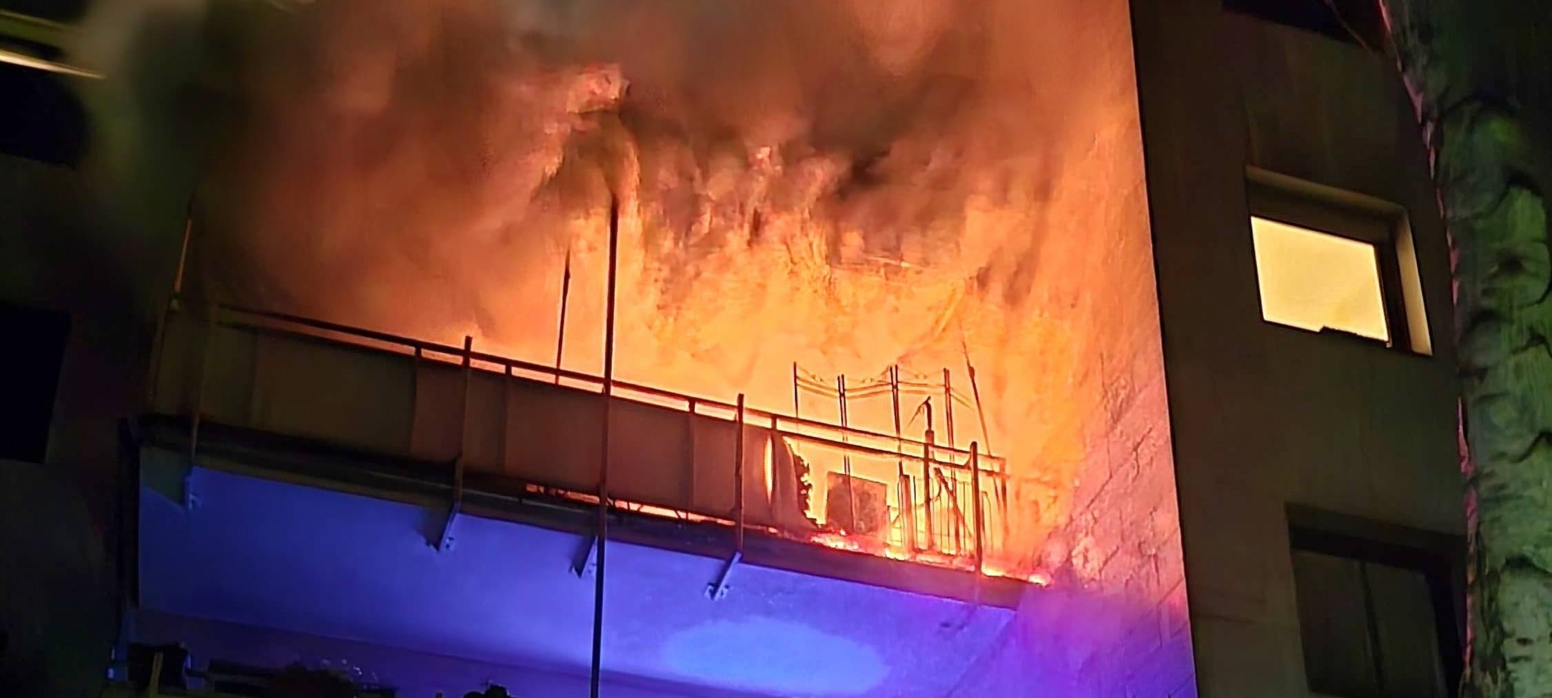 Bergheim: Balkon steht in Vollbrand