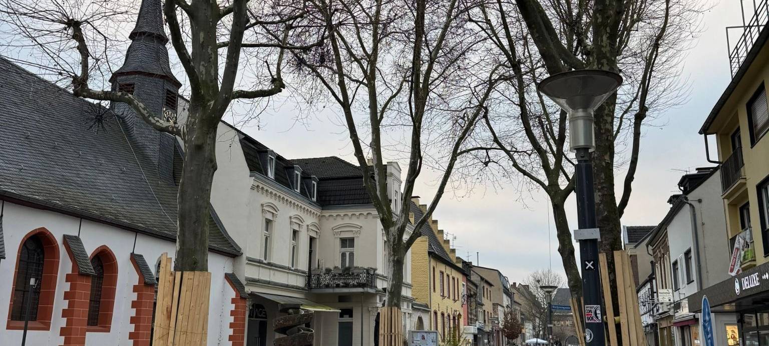 Nicht hübsch, aber wichtig: Asphaltbrücke in Bergheimer City